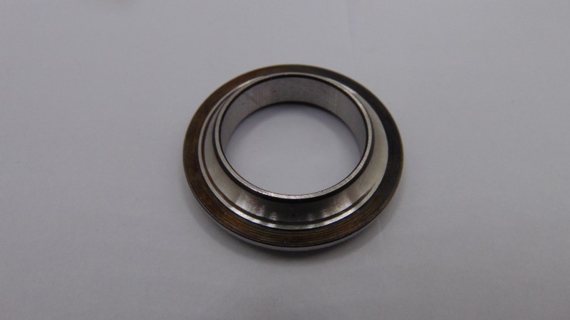 6 Lower seat bearing