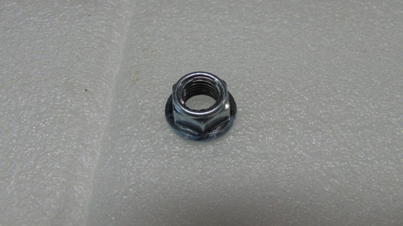 9 Lock nut M12